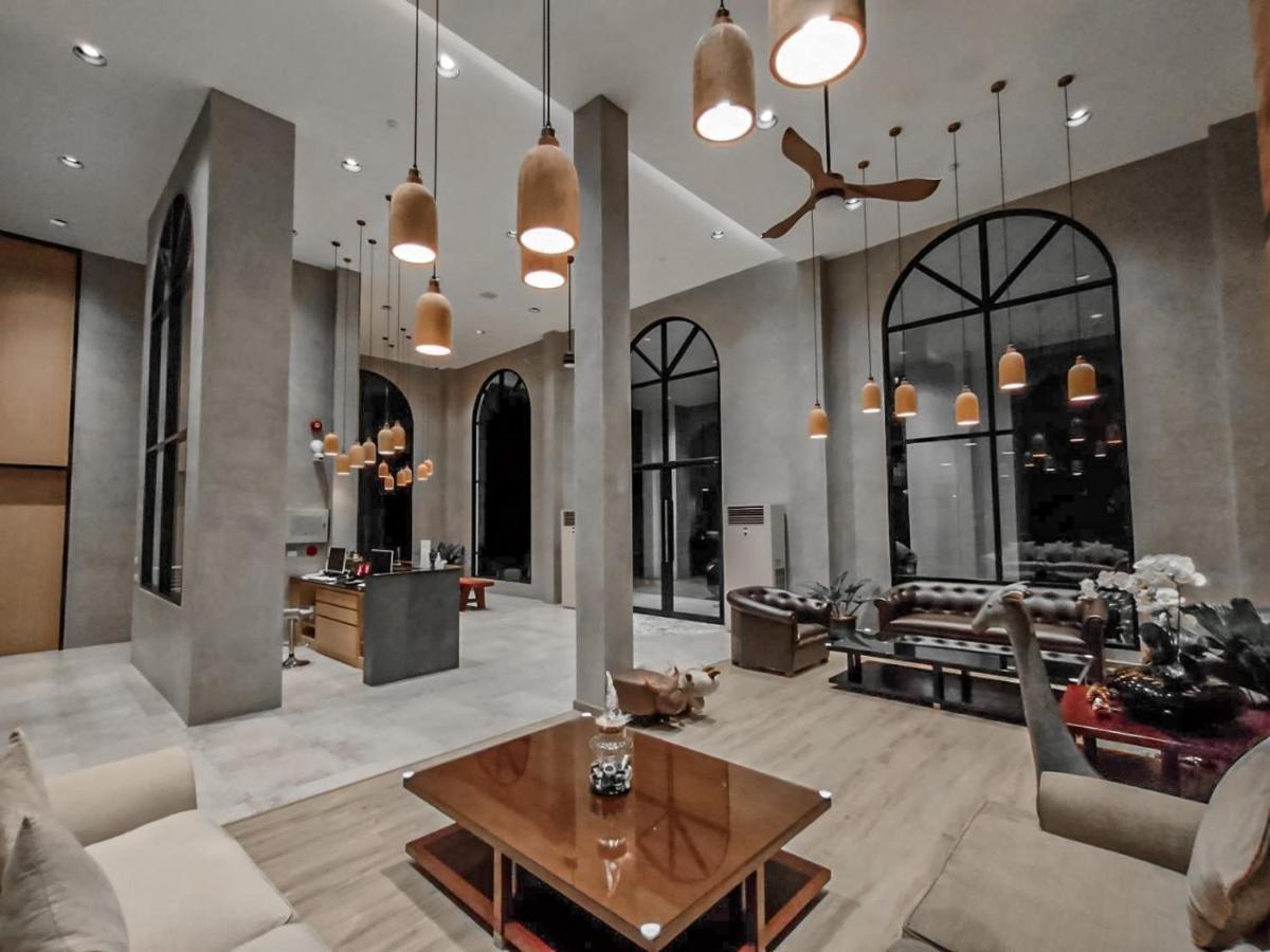 Le Lert Hotel Ratchaburi Екстер'єр фото