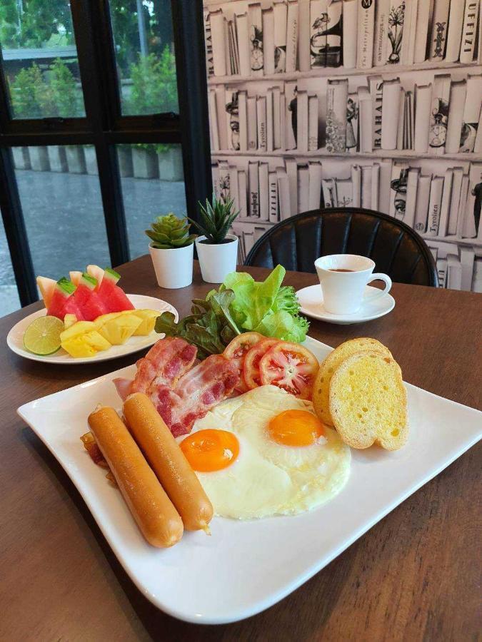 Le Lert Hotel Ratchaburi Екстер'єр фото