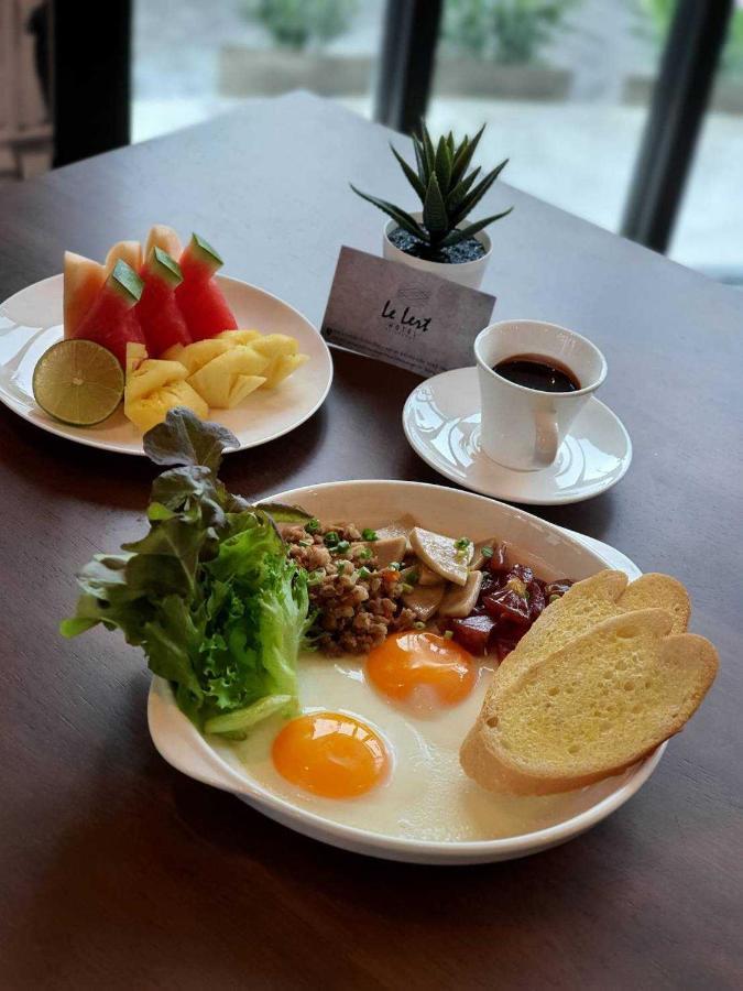 Le Lert Hotel Ratchaburi Екстер'єр фото