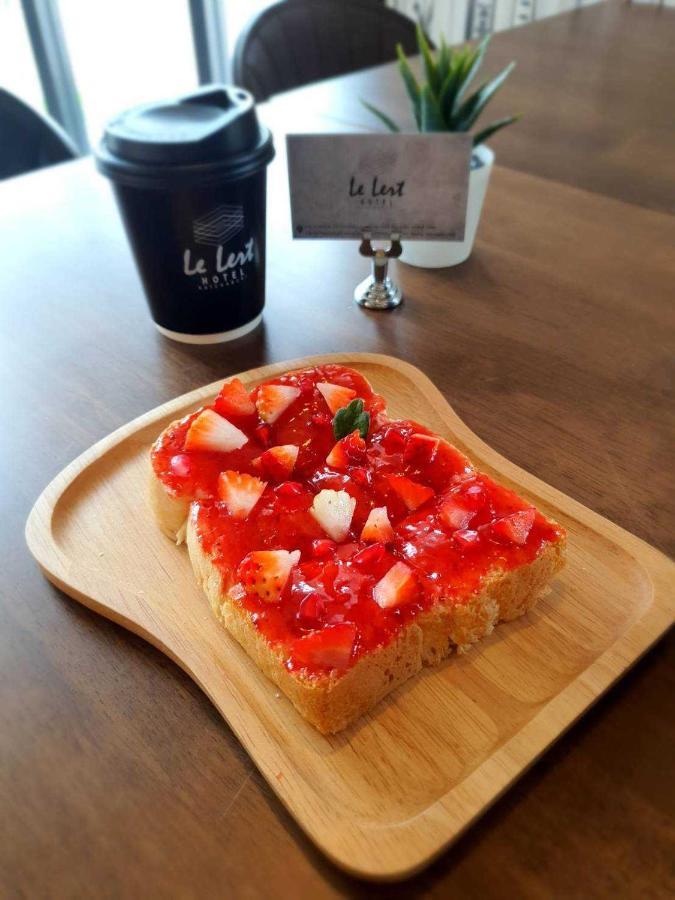 Le Lert Hotel Ratchaburi Екстер'єр фото