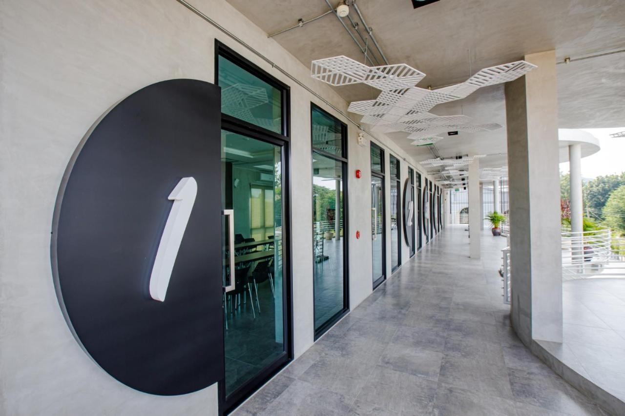 Le Lert Hotel Ratchaburi Екстер'єр фото