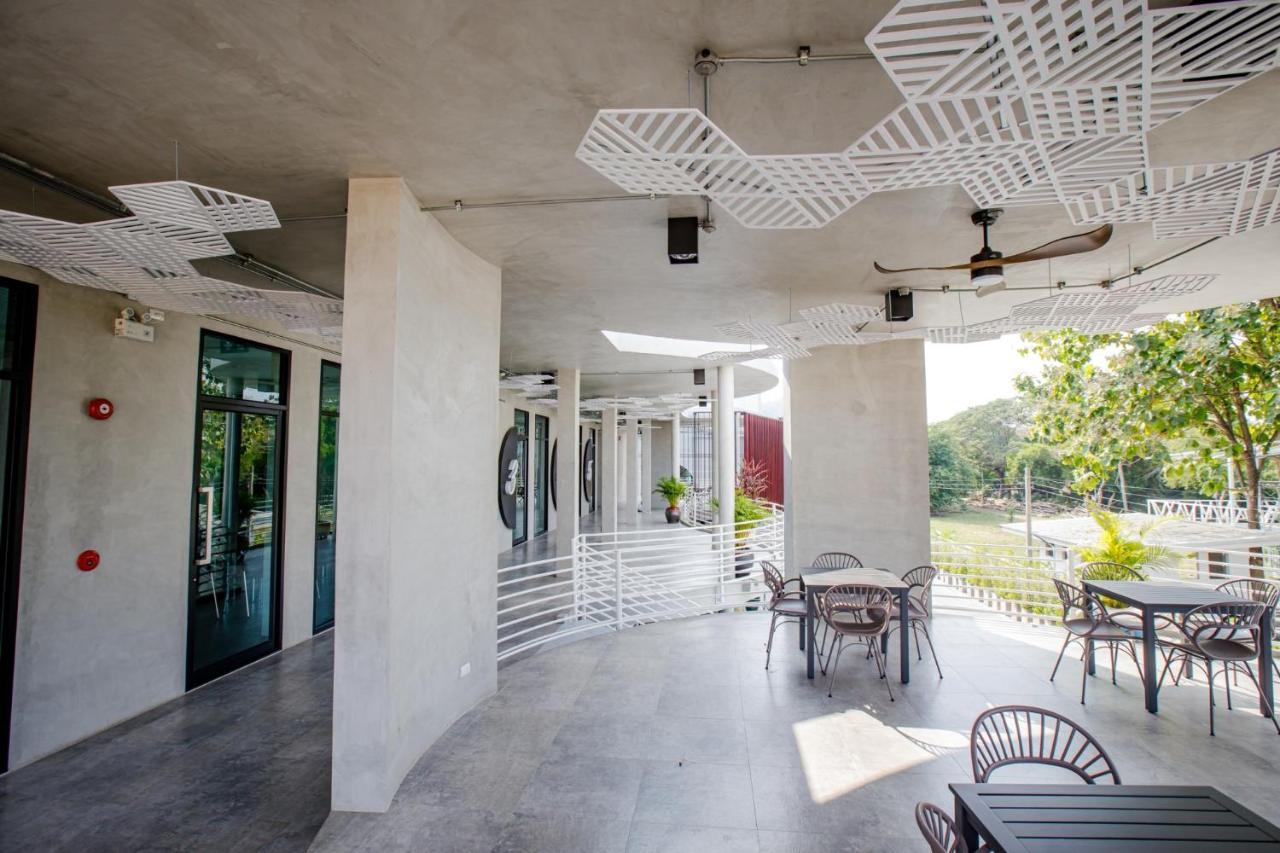 Le Lert Hotel Ratchaburi Екстер'єр фото